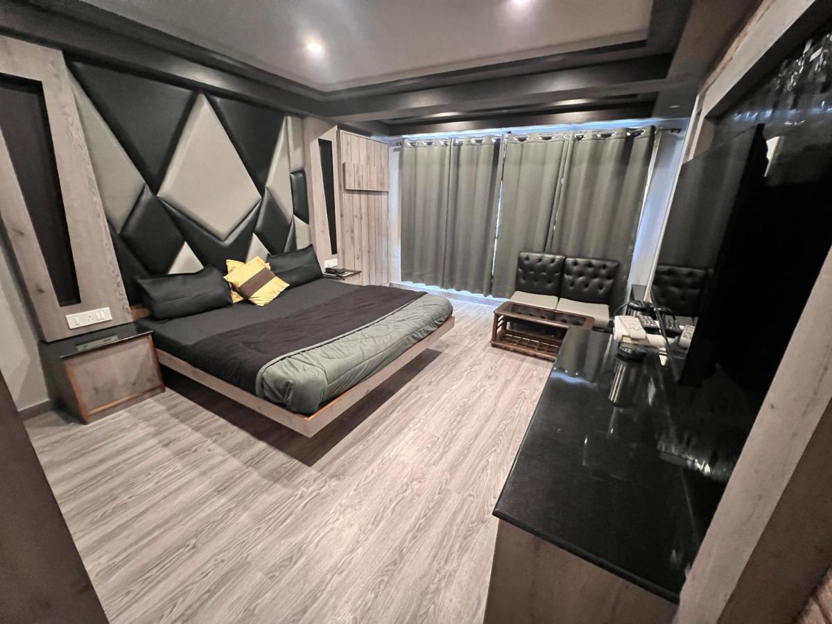 Hotel Victory At Mall Road Shimla Exterior photo
