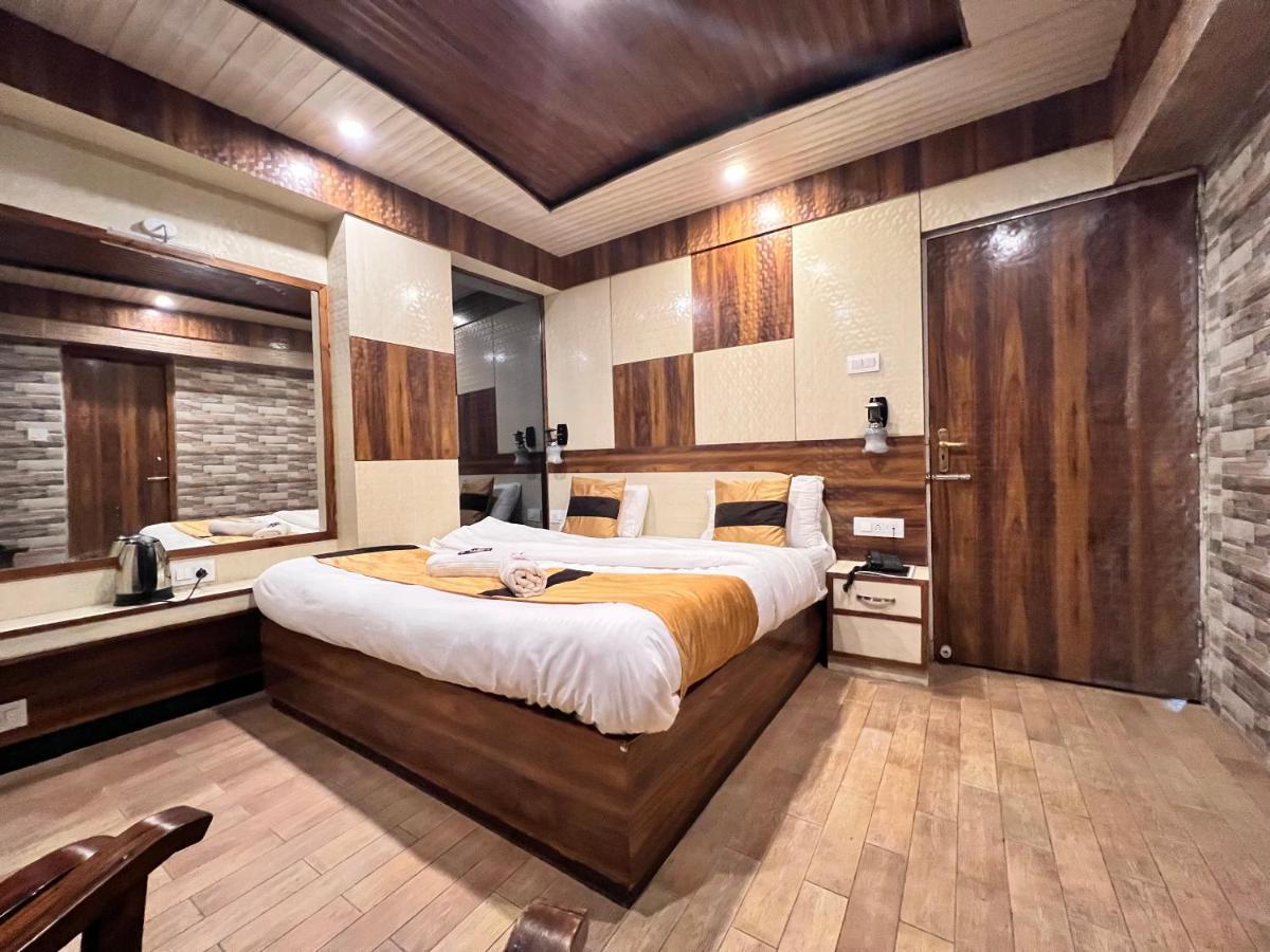 Hotel Victory At Mall Road Shimla Exterior photo